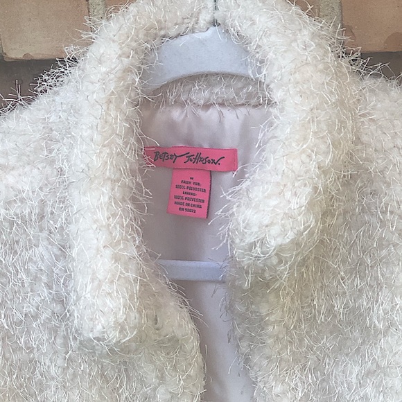 Betsey Johnson Faux Fur Off White Vest .Front Hook Eye Close and Pockets. Size M - Picture 12 of 13
